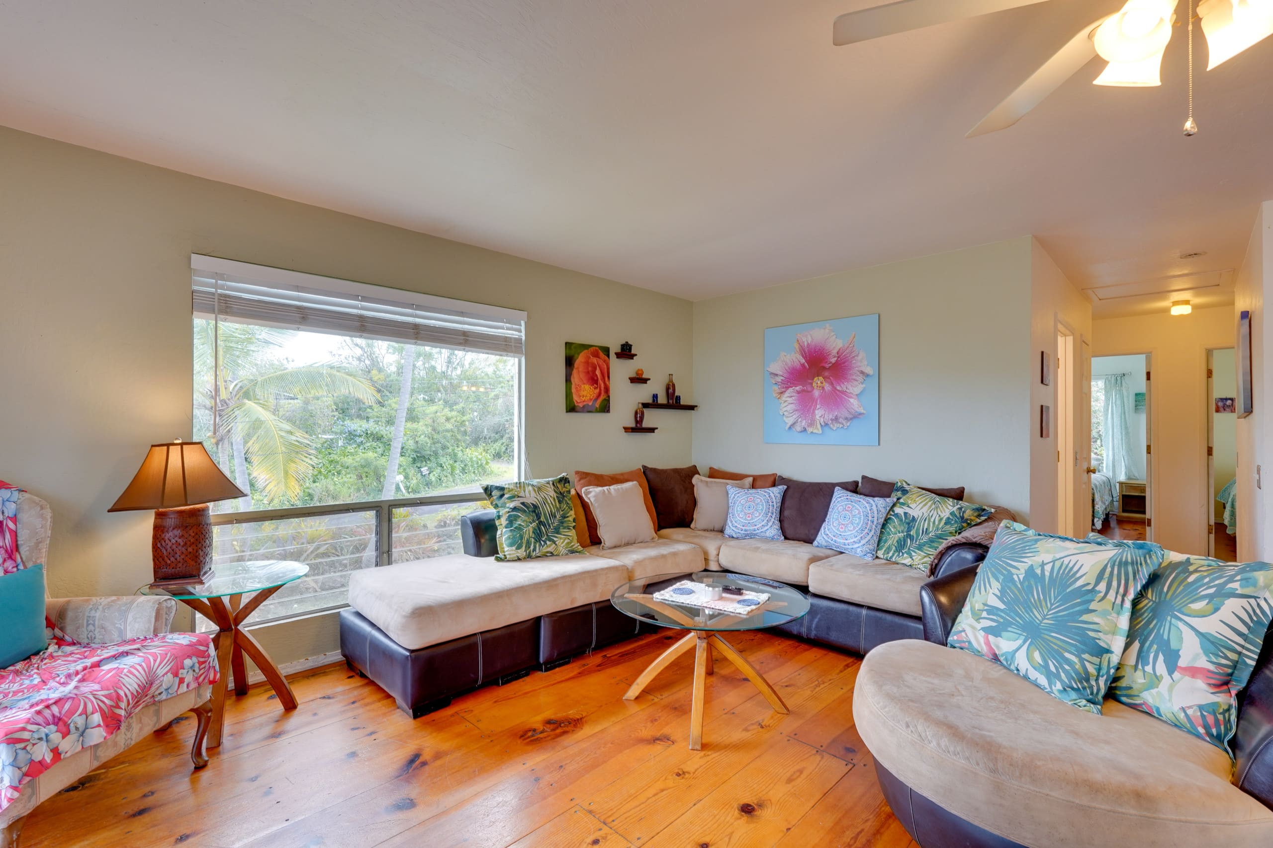 Home in Kailua-Kona · ★4.33 · 2 bedrooms · 3 beds · 1 shared bath - Image 6