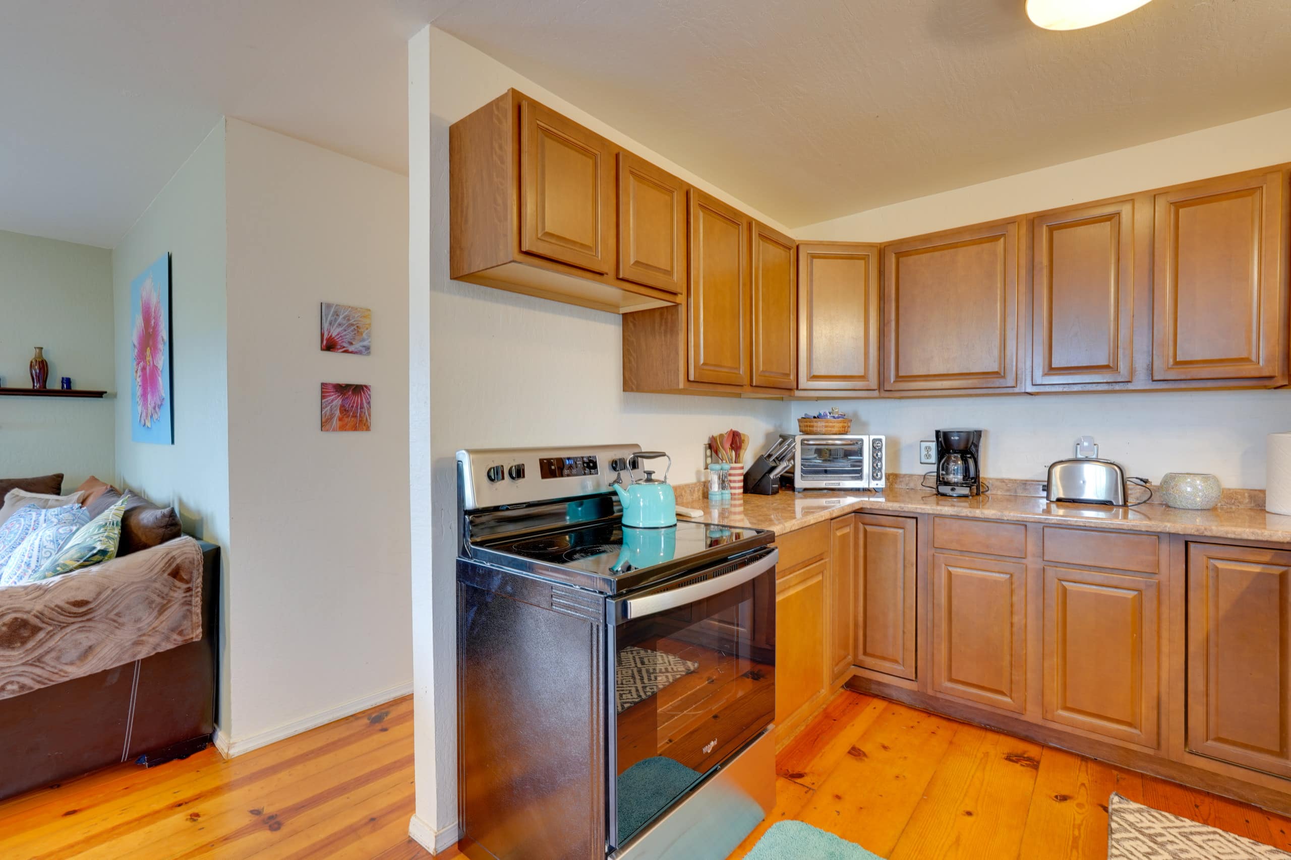 Home in Kailua-Kona · ★4.33 · 2 bedrooms · 3 beds · 1 shared bath - Image 11