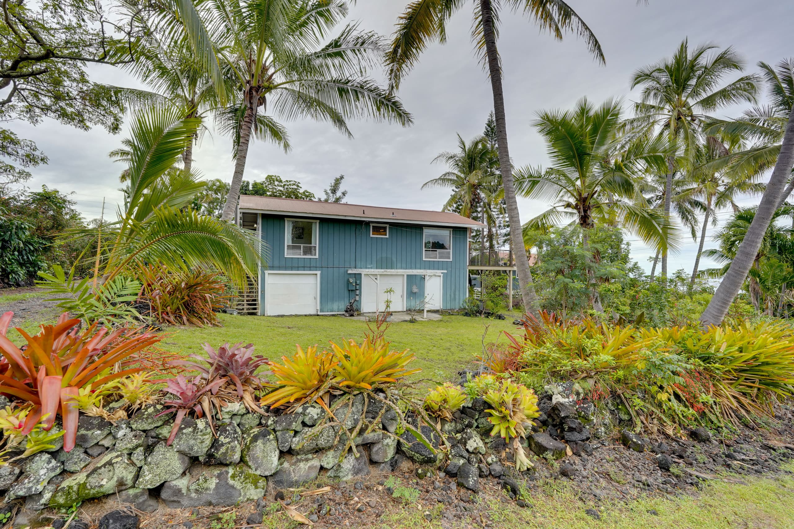 Home in Kailua-Kona · ★4.33 · 2 bedrooms · 3 beds · 1 shared bath - Image 27