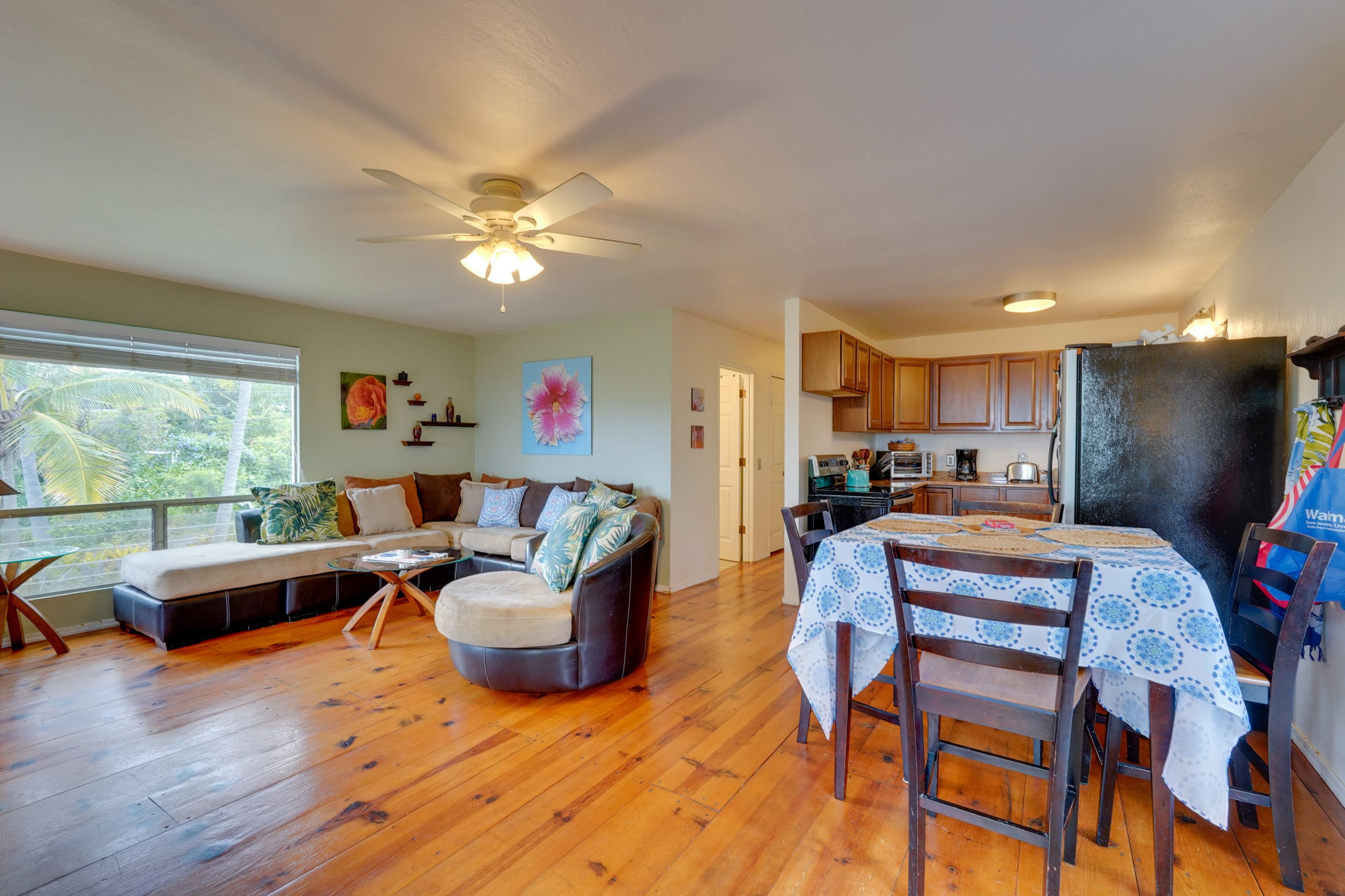 Home in Kailua-Kona · ★4.33 · 2 bedrooms · 3 beds · 1 shared bath - Image 3