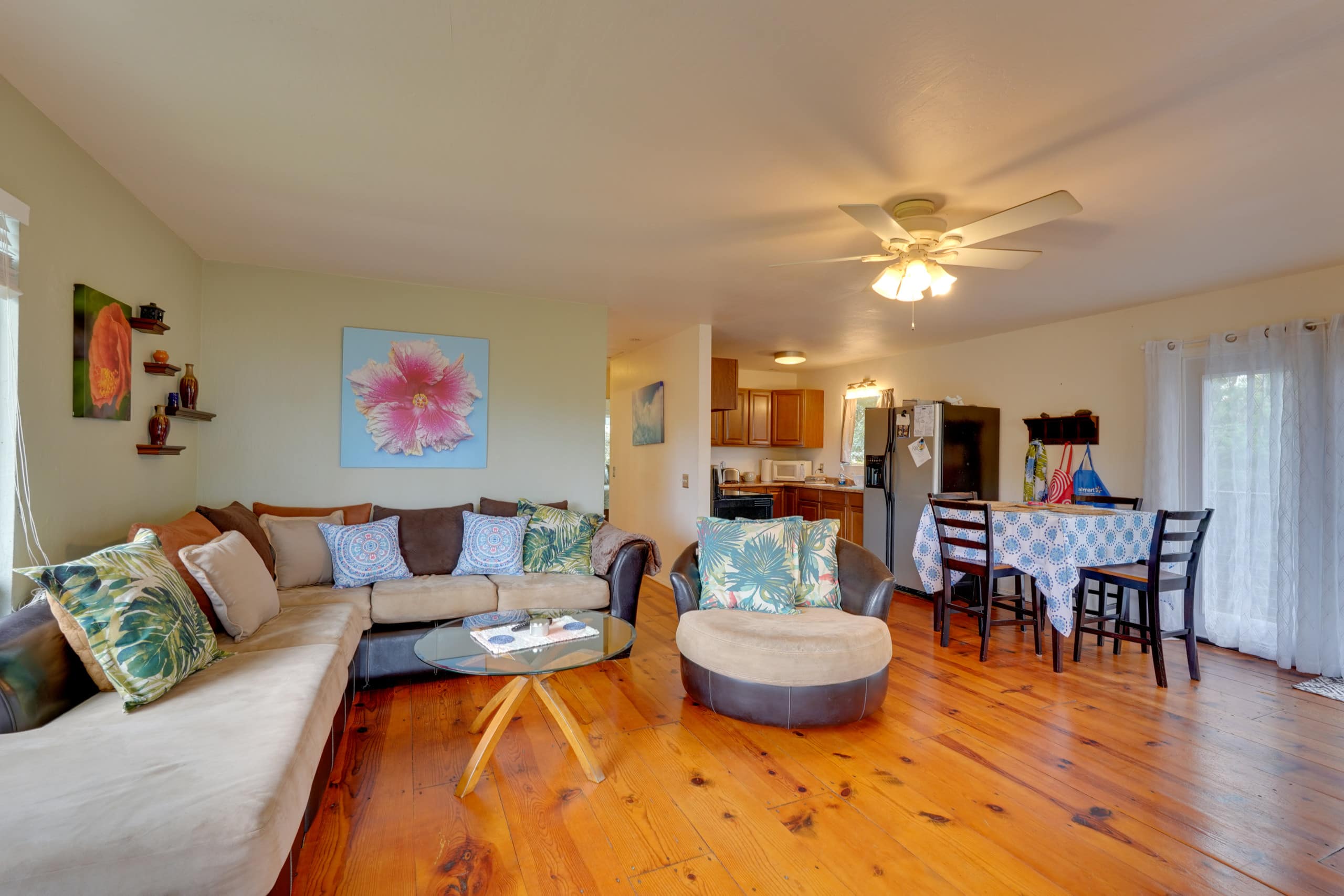 Home in Kailua-Kona · ★4.33 · 2 bedrooms · 3 beds · 1 shared bath - Image 7