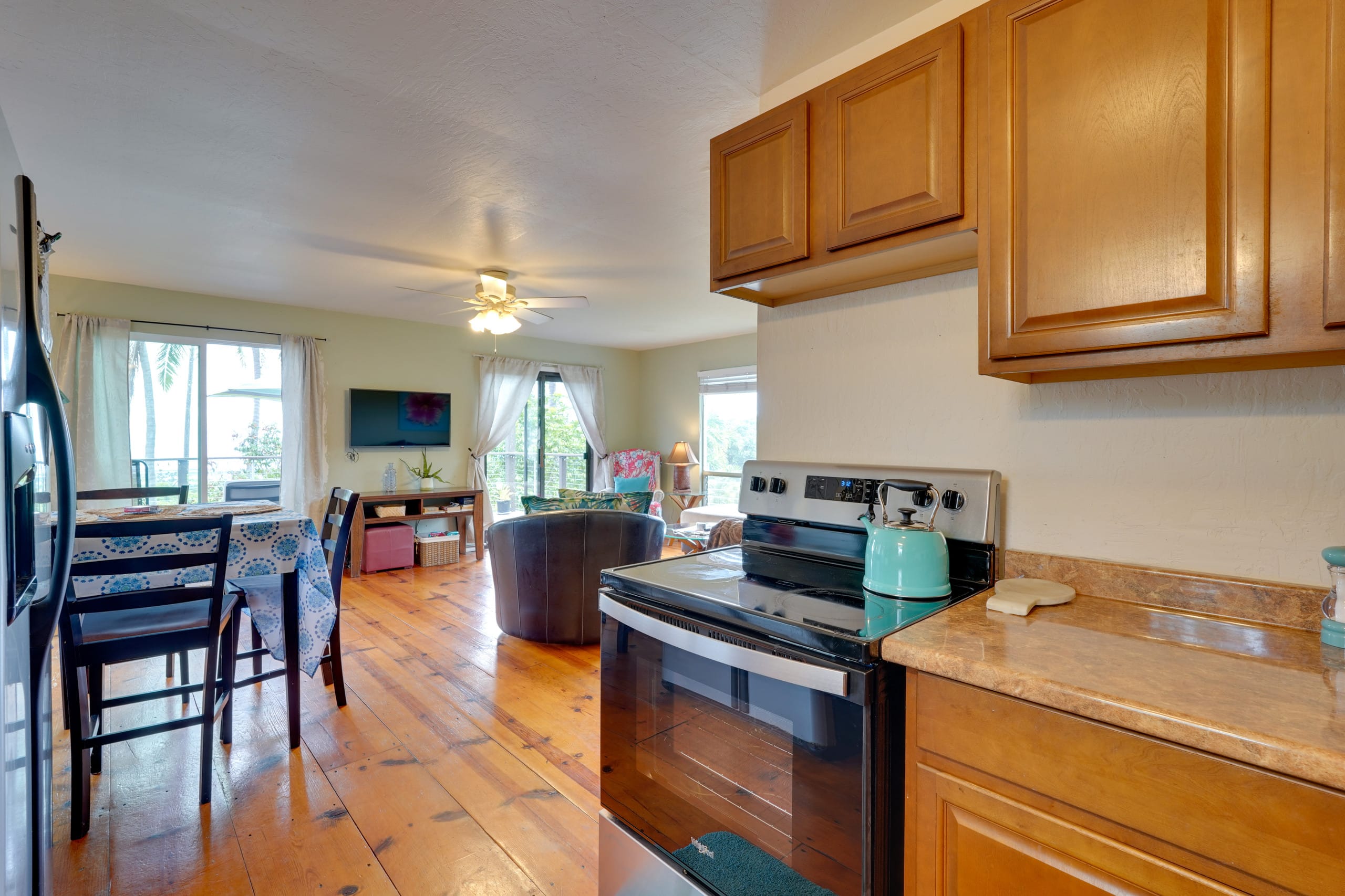 Home in Kailua-Kona · ★4.33 · 2 bedrooms · 3 beds · 1 shared bath - Image 12
