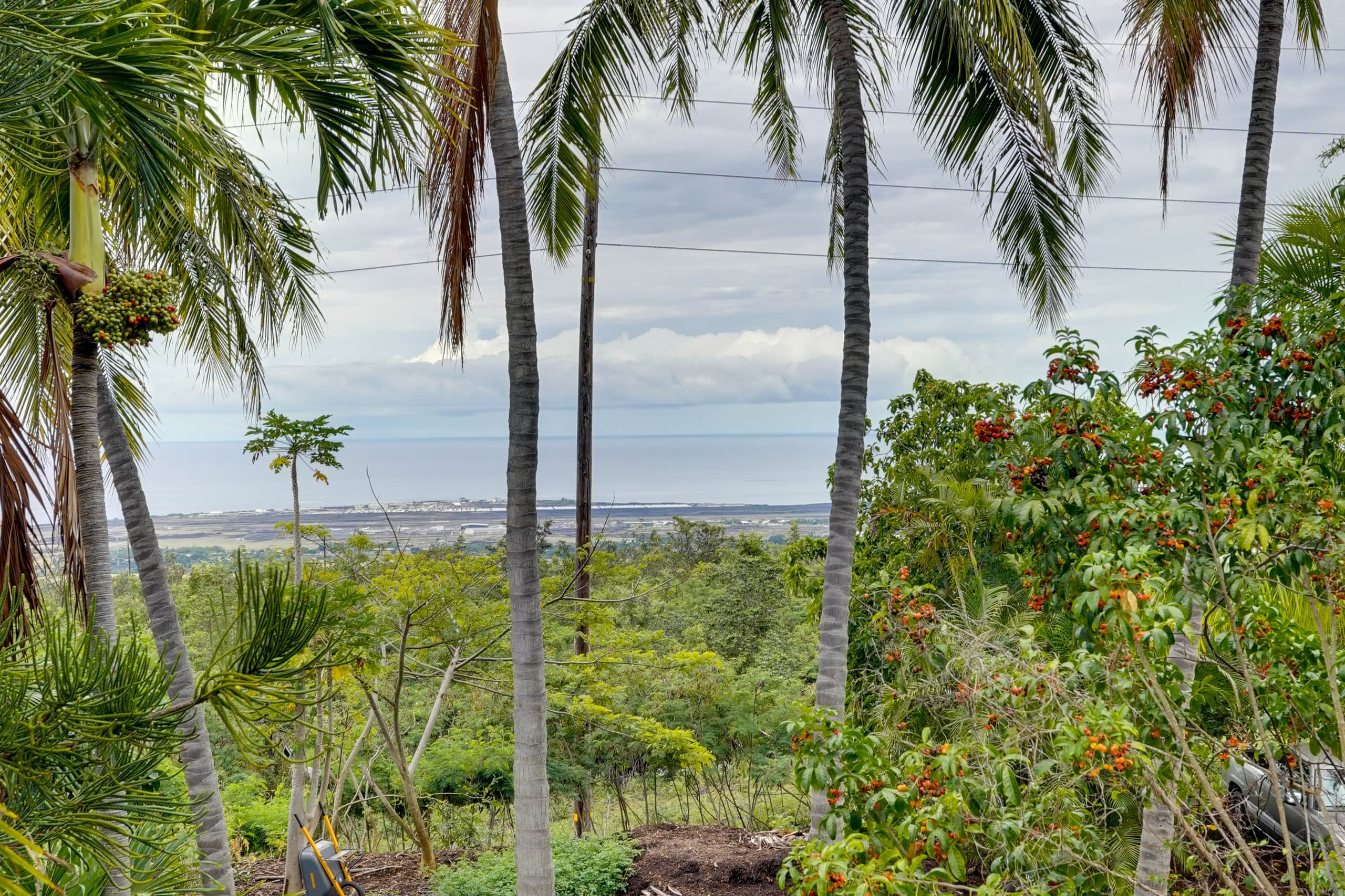 Home in Kailua-Kona · ★4.33 · 2 bedrooms · 3 beds · 1 shared bath - Image 2
