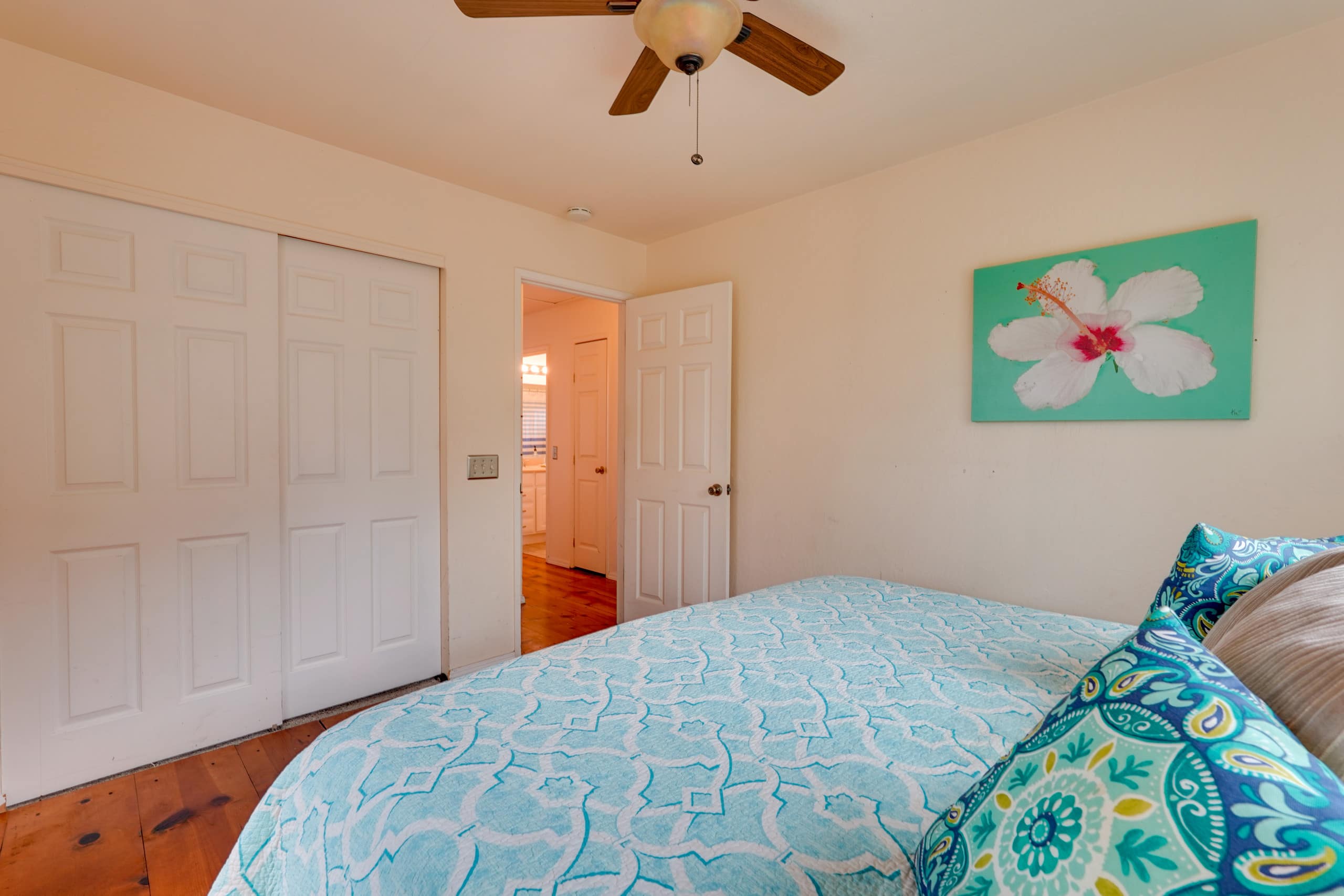 Home in Kailua-Kona · ★4.33 · 2 bedrooms · 3 beds · 1 shared bath - Image 16
