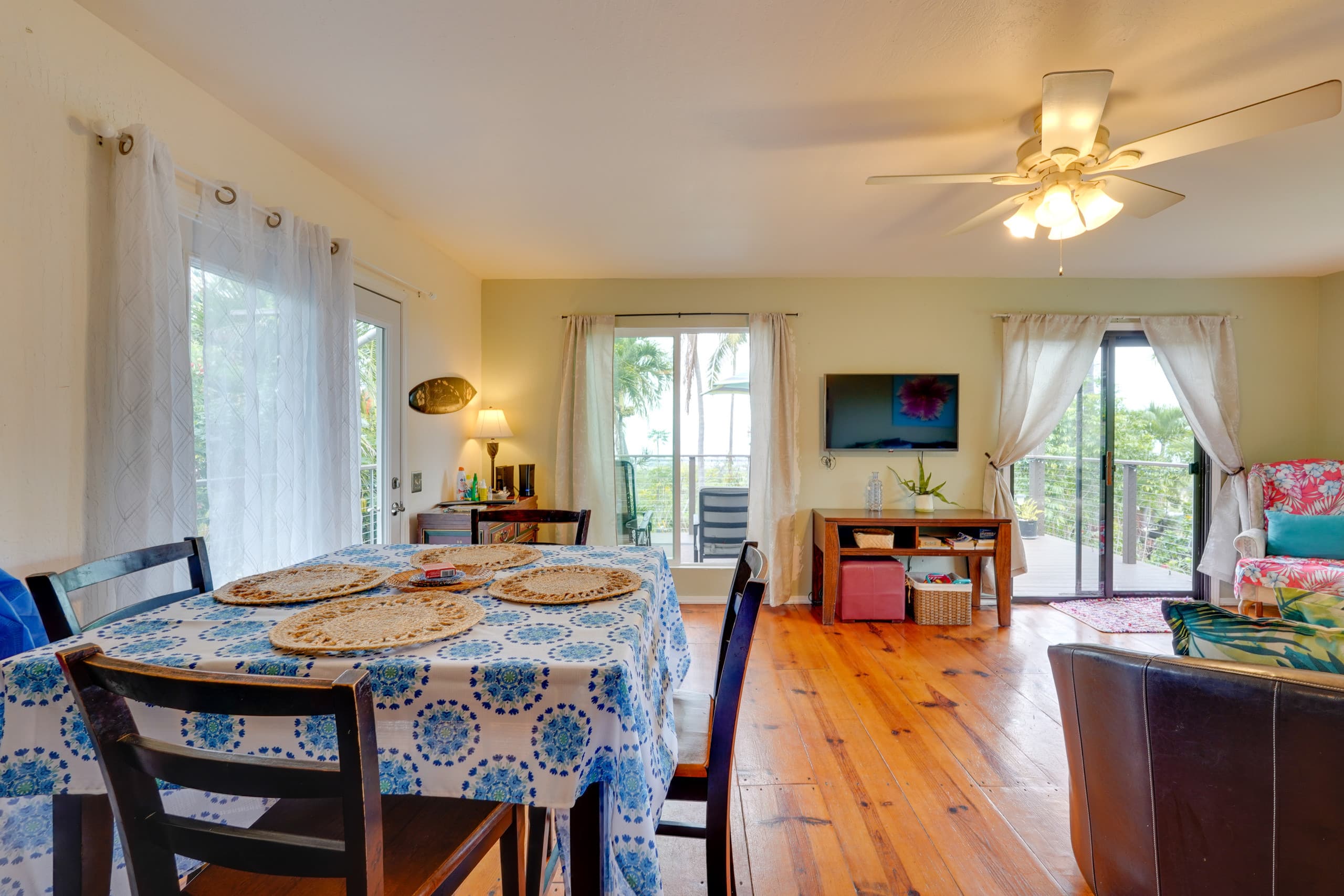 Home in Kailua-Kona · ★4.33 · 2 bedrooms · 3 beds · 1 shared bath - Image 8