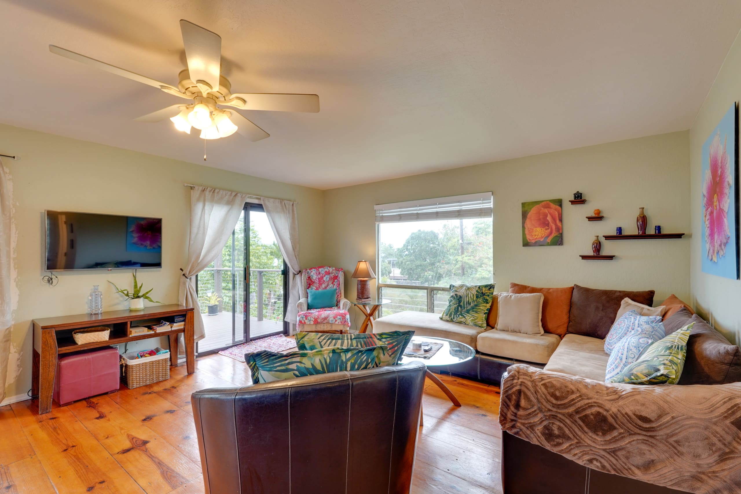 Home in Kailua-Kona · ★4.33 · 2 bedrooms · 3 beds · 1 shared bath - Image 4