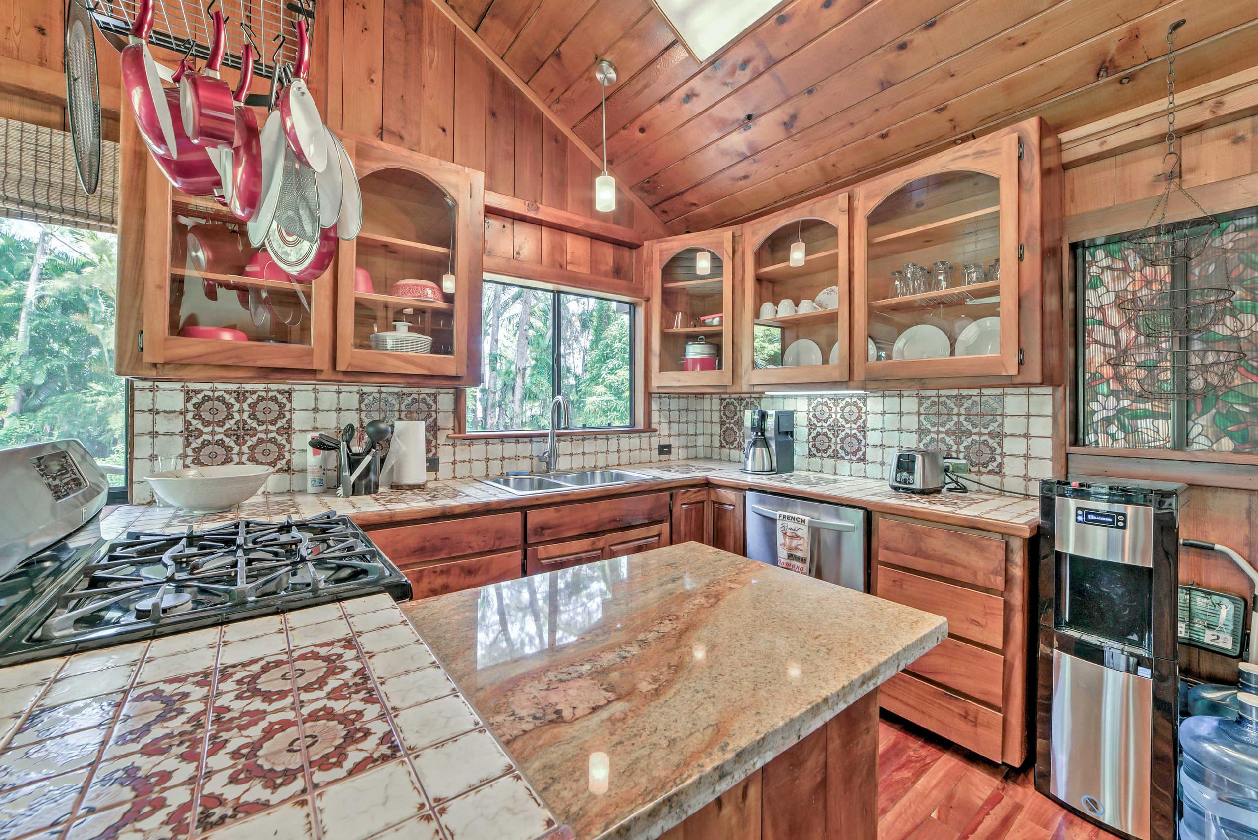 Home in Keaau · ★4.62 · 2 bedrooms · 2 beds · 2 shared baths - Image 9