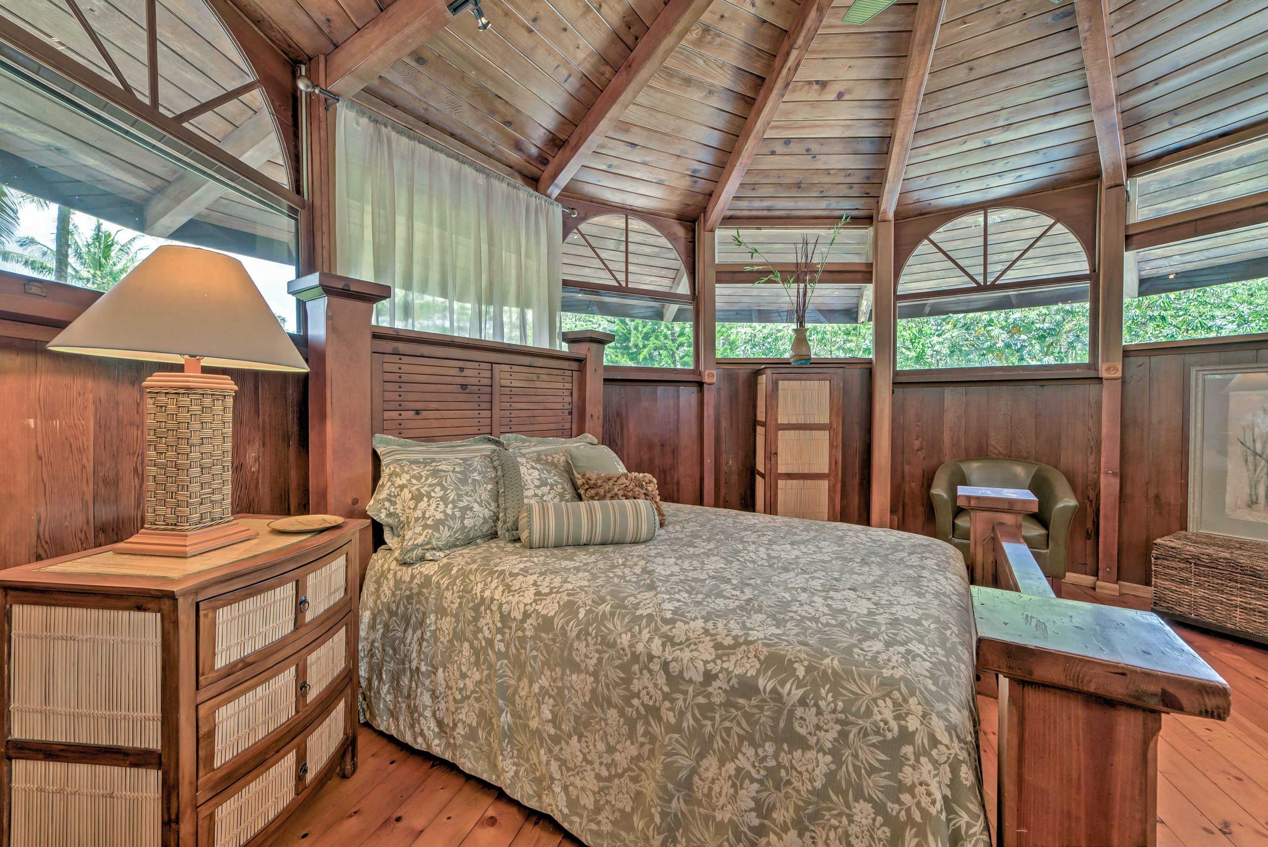 Home in Keaau · ★4.62 · 2 bedrooms · 2 beds · 2 shared baths - Image 12