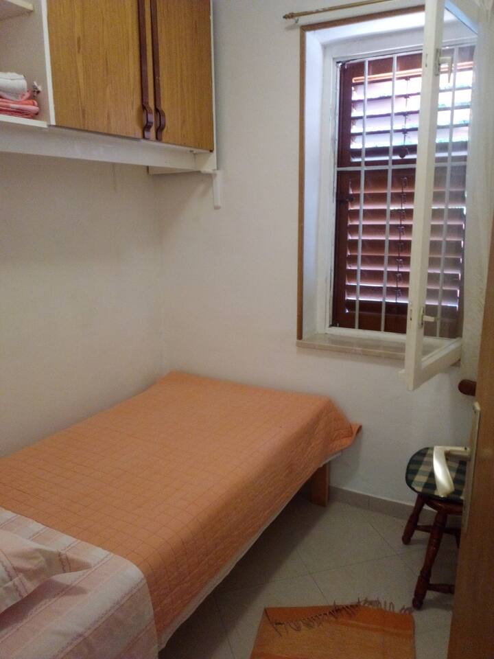 ห้องนอน 2, พื้นผิว: 4 m²