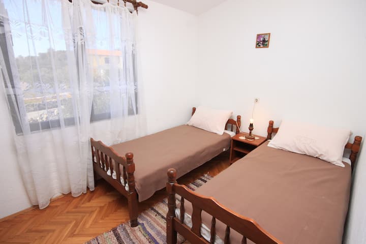 ห้องนอน 3 พื้นผิว: 9 ม .²