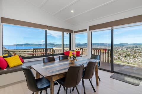 The Lookout - Rotorua Views, Spa Pool, Sleeps 7