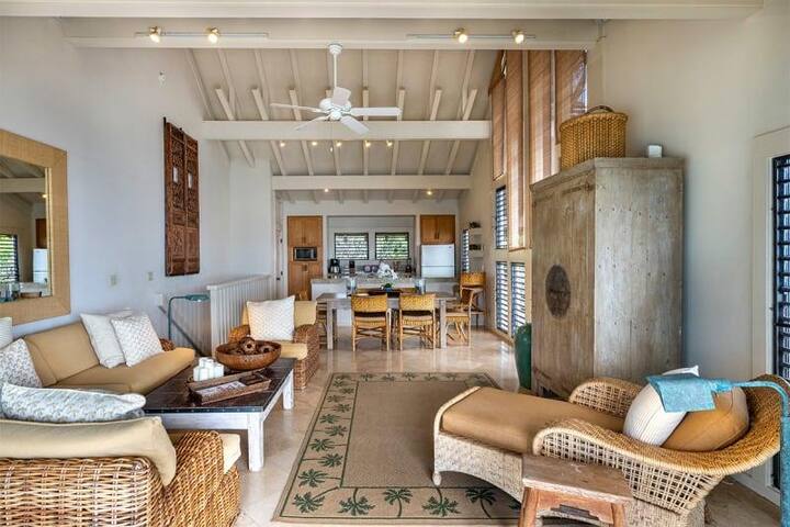 2 Bedroom Beach Front Alii -Kiahuna #2004 gallery image 3