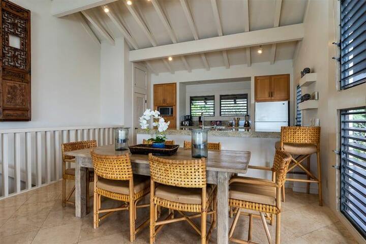 2 Bedroom Beach Front Alii -Kiahuna #2004 gallery image 4