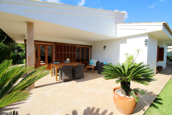MARGARITA · Aircon, wifi, terrace, garden, 150m from the beach
