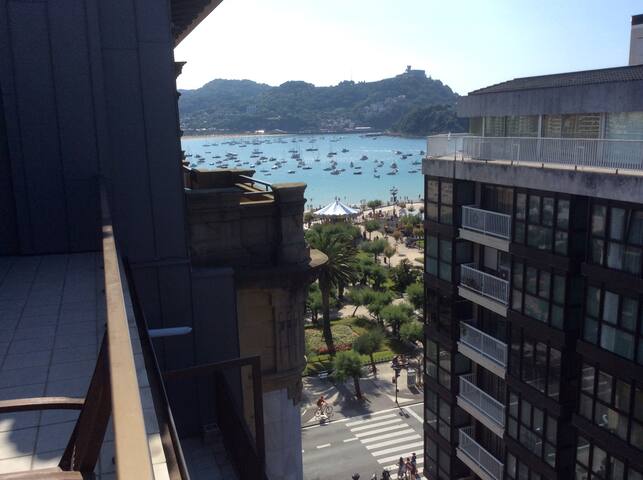 Alderdi Eder. Con vistas a la bahía de La Concha gallery image 2