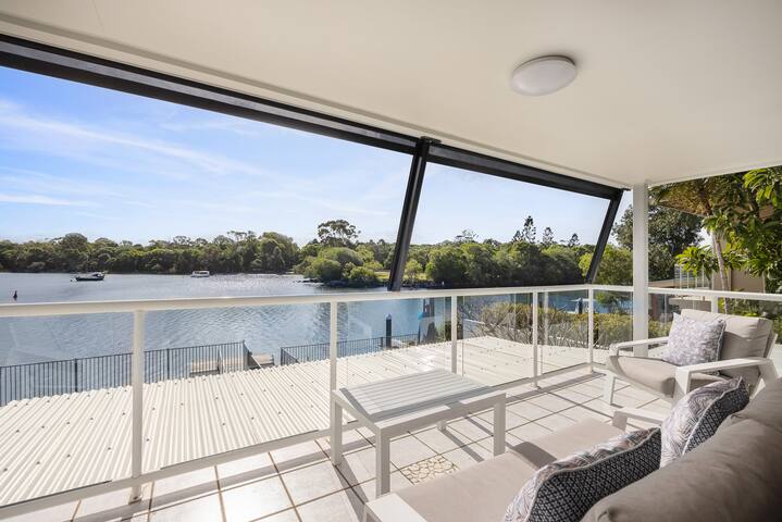 Breathtaking River Views on Noosa Parade gallery image 2