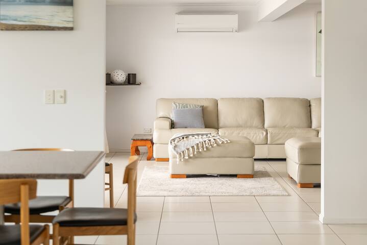 Breathtaking River Views on Noosa Parade gallery image 3