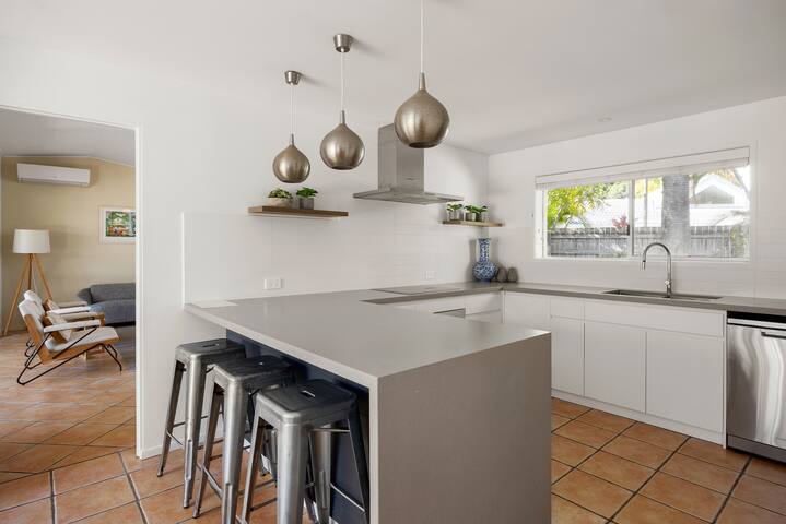 Modern Oasis in Noosa Heads gallery image 2