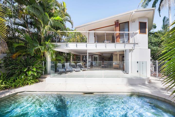 Pet-Friendly Waterfront Hideaway