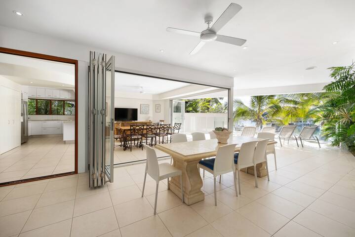 Pet-Friendly Waterfront Hideaway gallery image 5