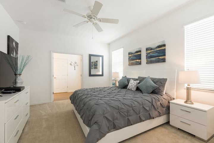 Hlavný apartmán 1 - má oceánsku tému a veľkú káblovú televíziu s plochou obrazovkou