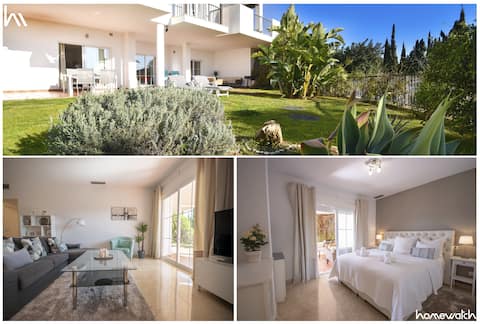 Sea view; private garden and jacuzzi; garaje