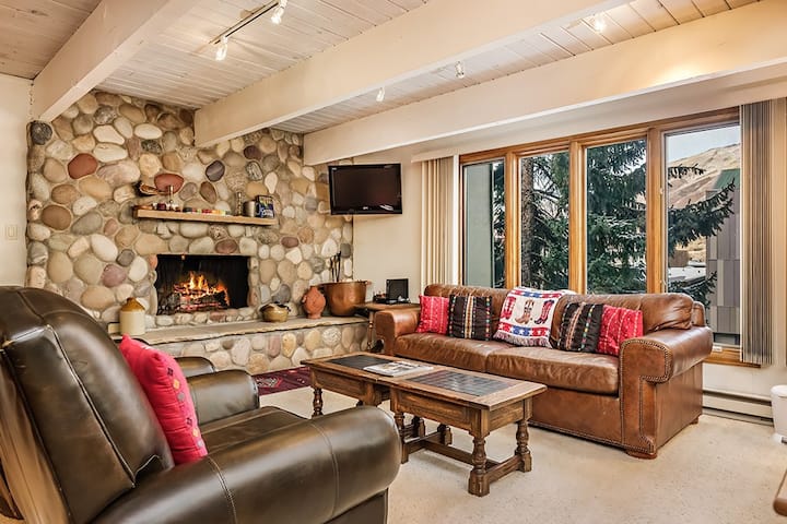 Chateau Dumont Unit 10 | Centrally Located Condo - Aspen, CO