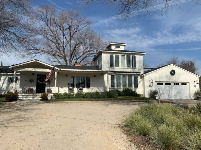 Farmhouse Bungalow close to Downtown Paso Robles