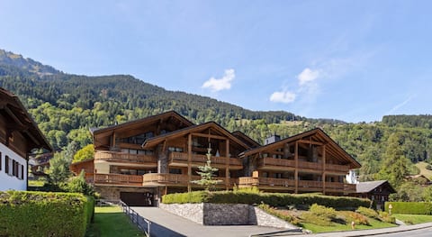 Magnificent apartment with jacuzzi at the foot o