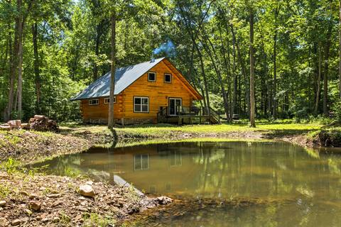 Lyndhurst Cabin on Farm w/ Pond & Stocked Stream!