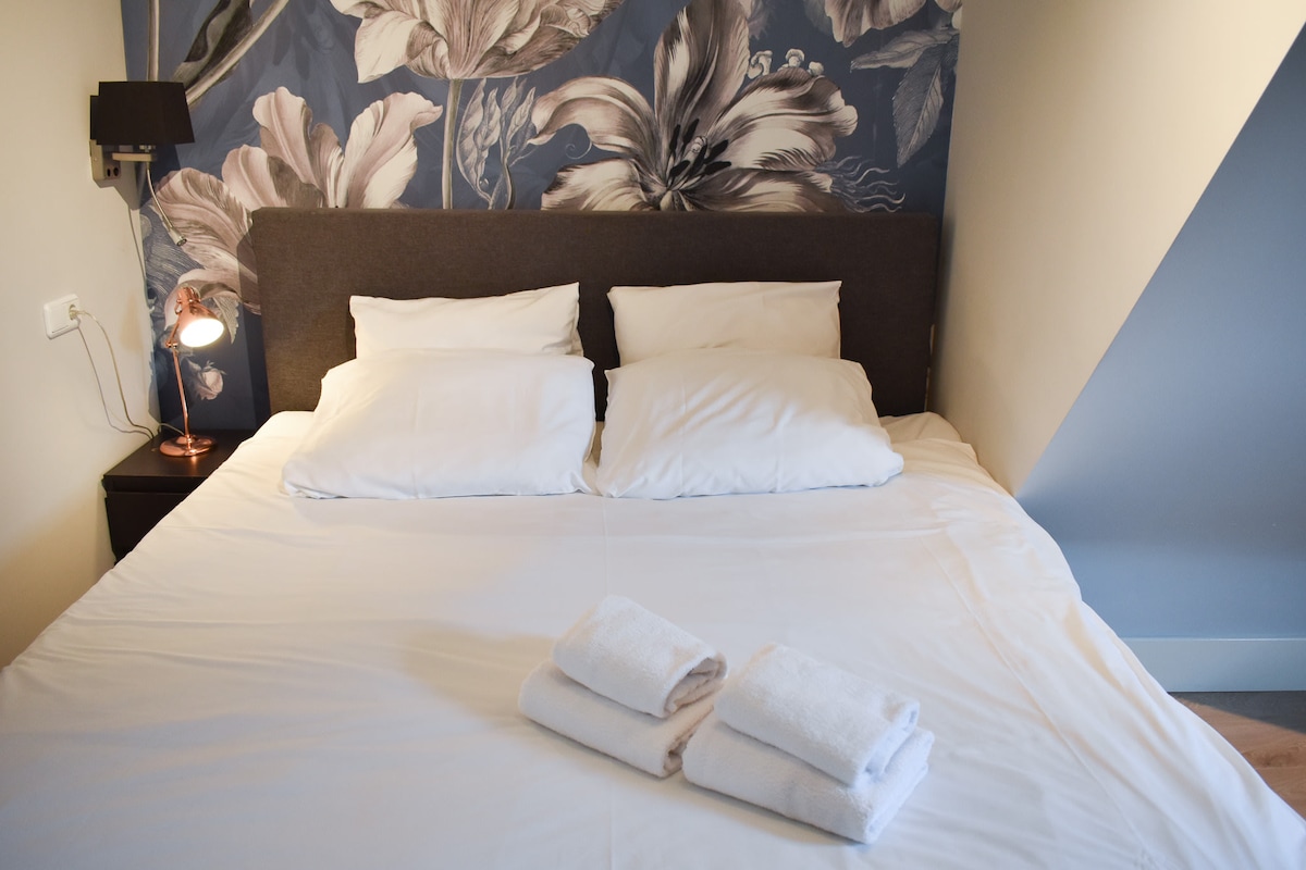 Top Airbnb: 2 bed topfloor apartment | Pijp, Center, Museum in Oude Pijp