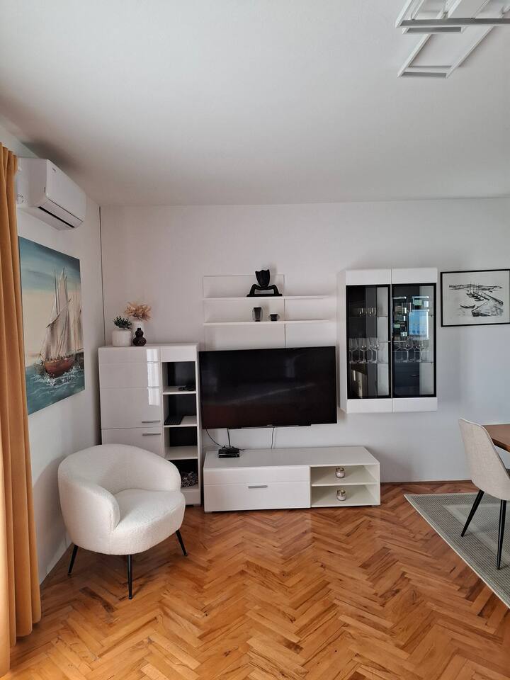 Living room, Surface: 16 m²