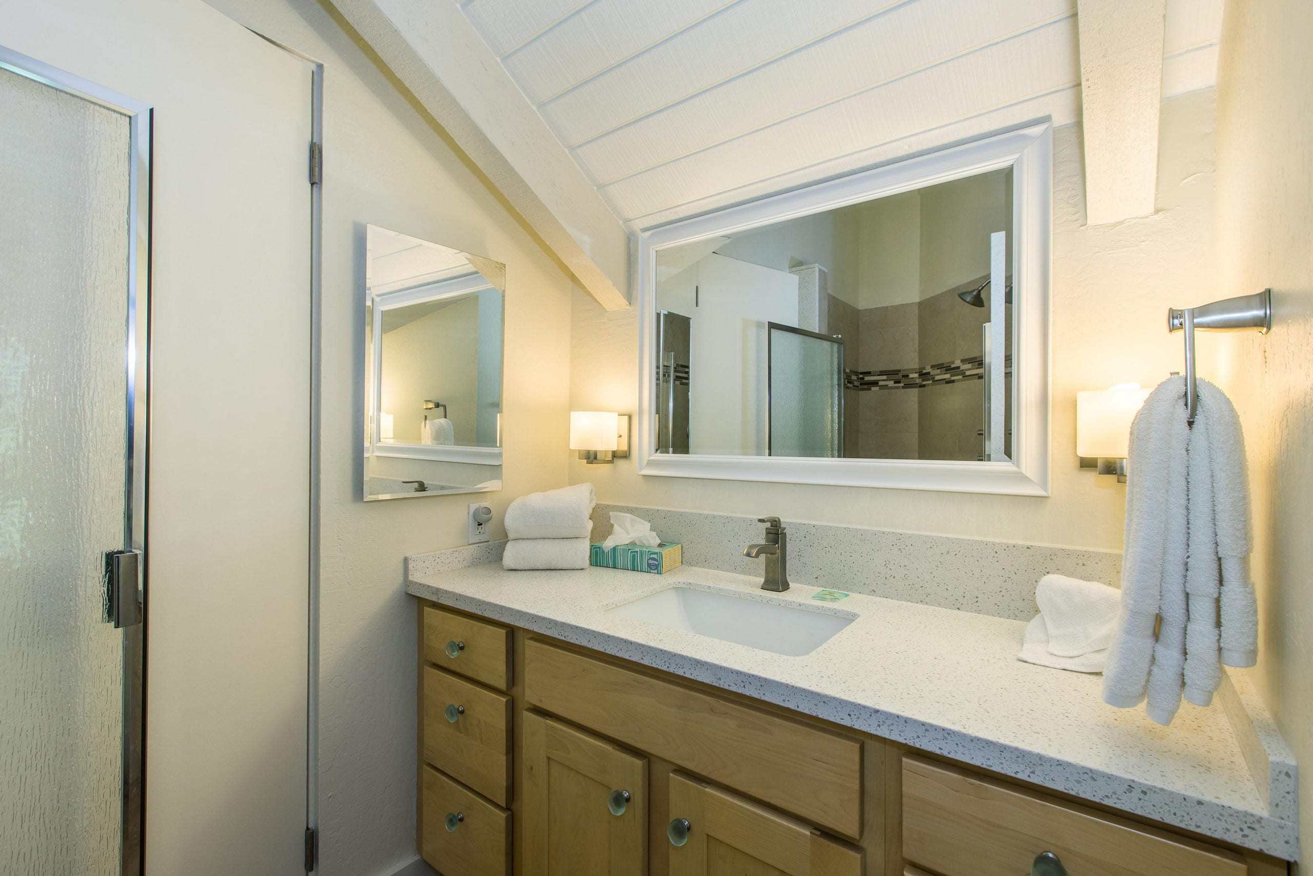 Condo in Princeville · ★4.71 · 1 bedroom · 2 beds · 2 private baths - Image 12
