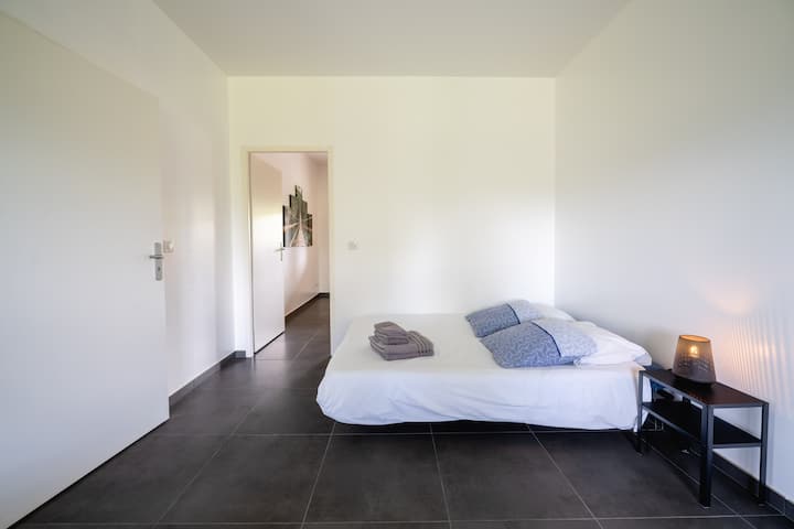 Dvosjed na razvlačenje u stanu.