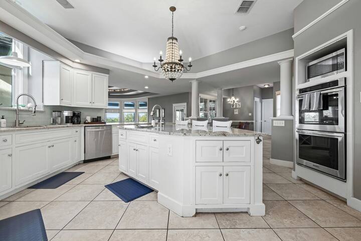 Pool + Cabana + Amazing Views – Picturesque Point gallery image 4