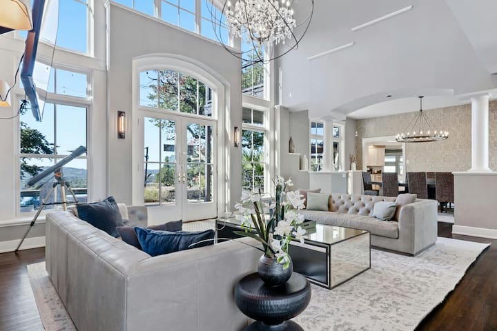 Pool + Cabana + Amazing Views – Picturesque Point gallery image 2