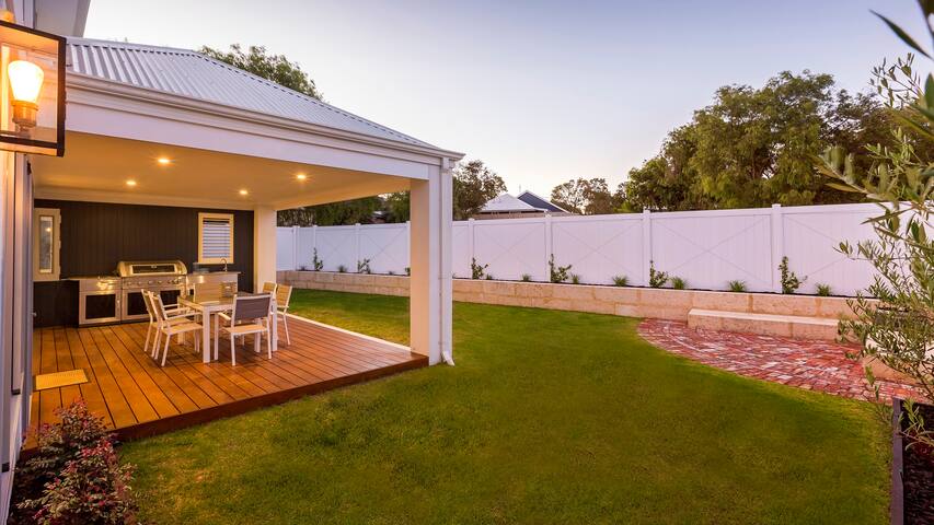 Little Hamptons—Beachside Retreat near Town Centre gallery image 5