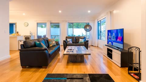 Little Hamptons—Beachside Retreat near Town Centre