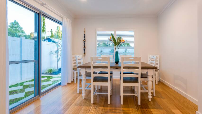 Little Hamptons—Beachside Retreat near Town Centre gallery image 3