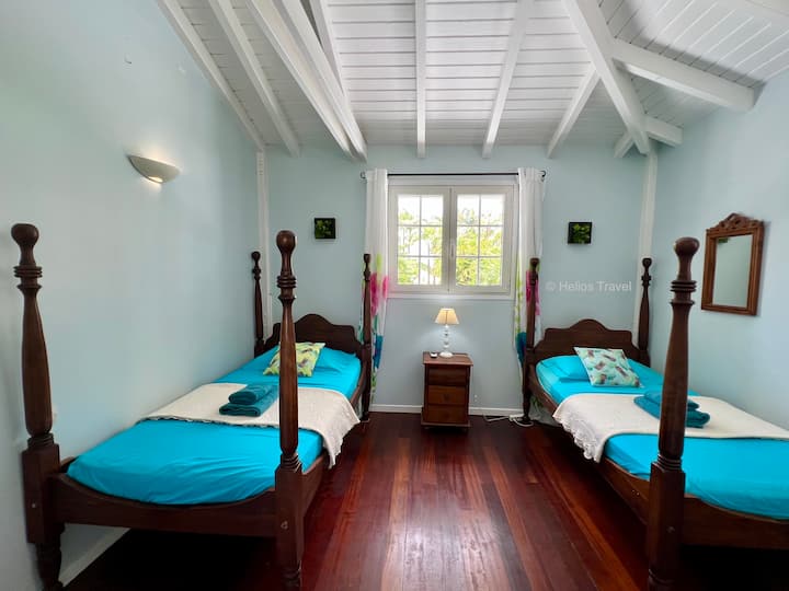 Спална соба на 1-ви кат со 2 80 на 190 кревета