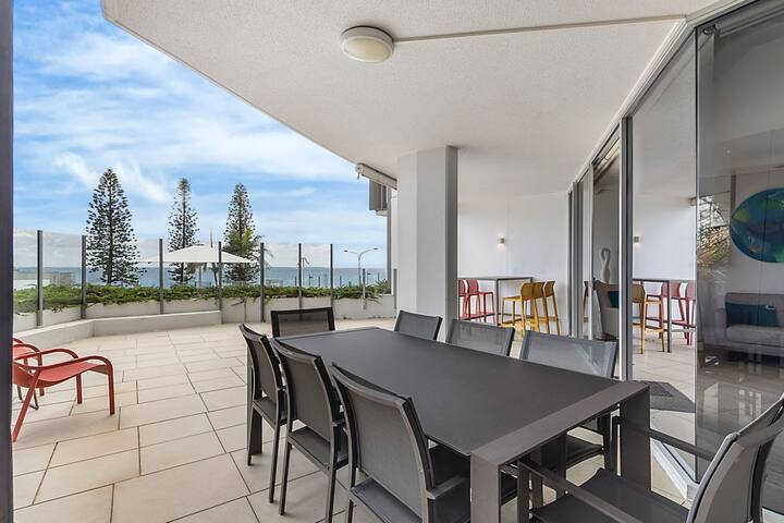 Oceans 201 – Unit on Mooloolaba Esplanade gallery image 2