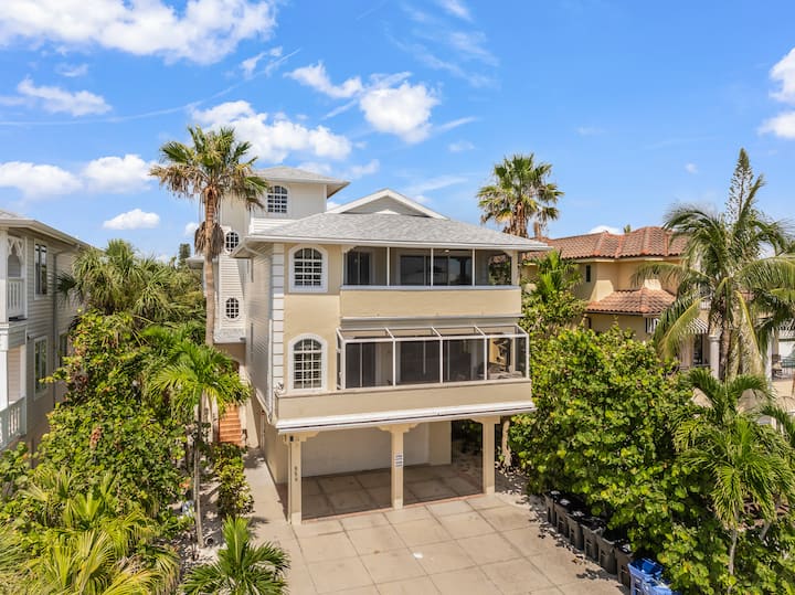 Gulf Views, Roof Top Deck, And Game Room! - Siesta Key, FL