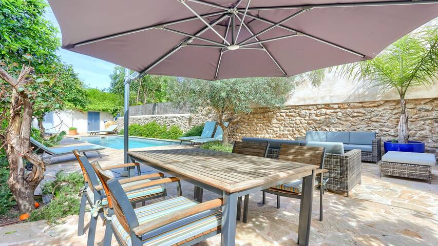 Stylish townhouse with large pool, central Pollens gallery image 2