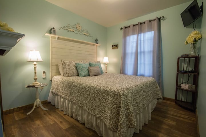 ห้องนอนที่ 2 พร้อมเตียงควีนไซส์