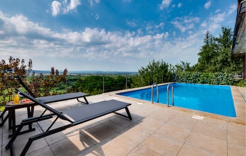 Beautiful home in Samobor with kitchen