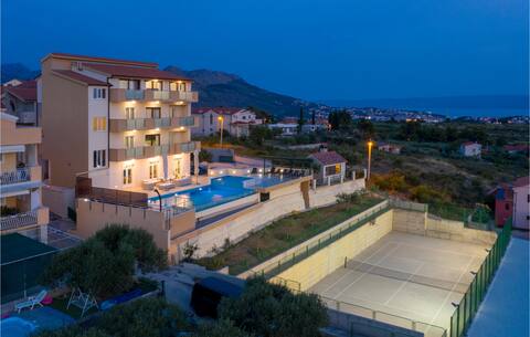 Gorgeous home in Mravince with sauna