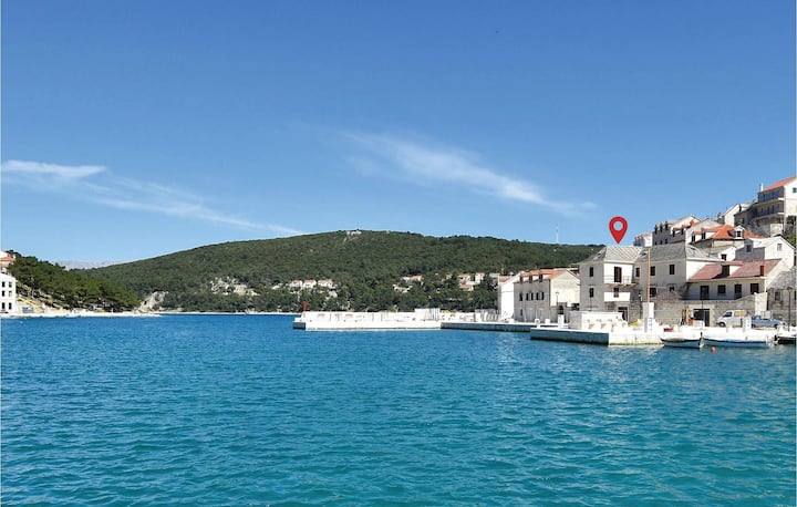 1 Bedroom Lovely Apartment In Pucisca - Mimice