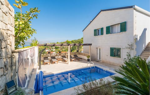 Gorgeous home in Postira