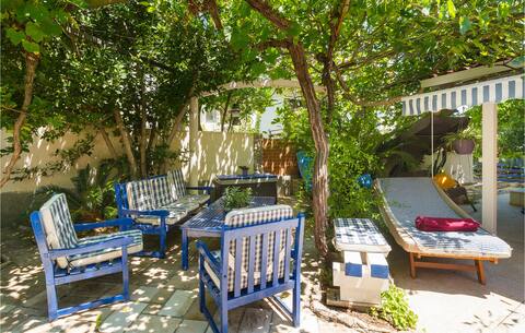 Amazing home in sucuraj with kitchen