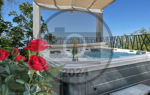 5 bedroom cozy home in Podstrana